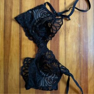 For love and lemons 🍋 Black Lace Bra